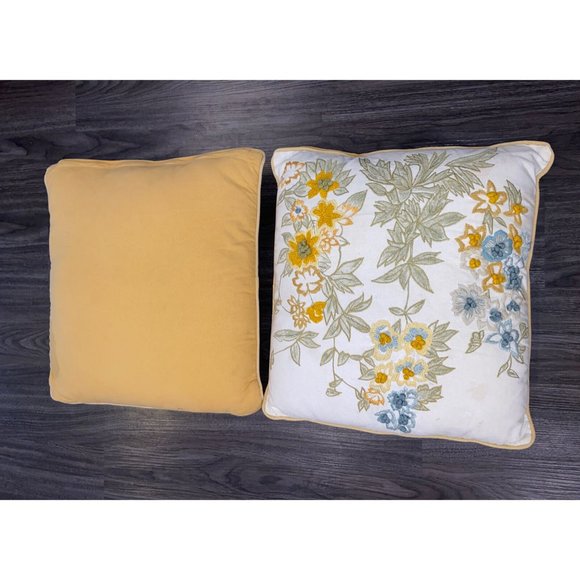 Pier 1 Set of 2 Cottage Coastal Throw Pillows 17" x 17" Embroidery Zipper Floral - Picture 2 of 5